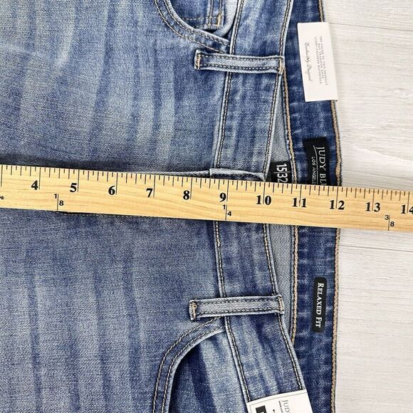 Judy Blue Jeans Women 15 / 32 Mid Rise Relaxed Fit Blue Medium Wash Tapered NWT - Picture 12 of 16